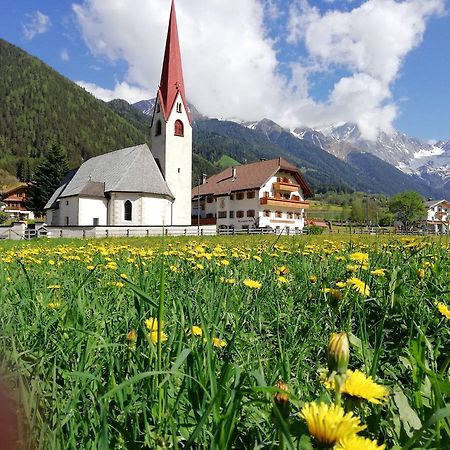 Hotel Messnerwirt Anterselva di Mezzo Eksteriør billede